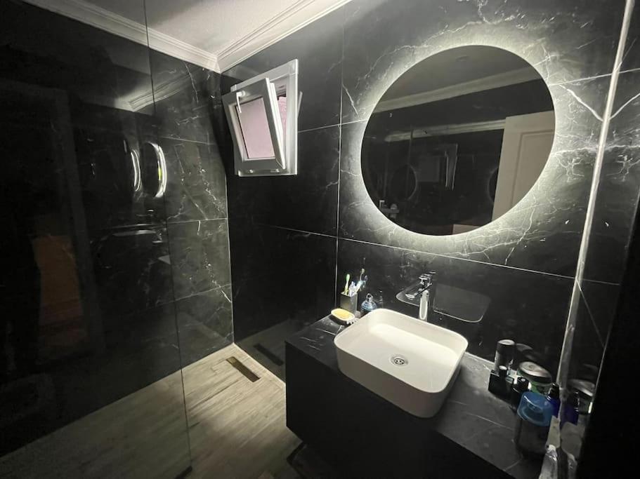 Sisli Osmanbey Taksim Large Terrace, Quietness And Space Apartment Истанбул Екстериор снимка